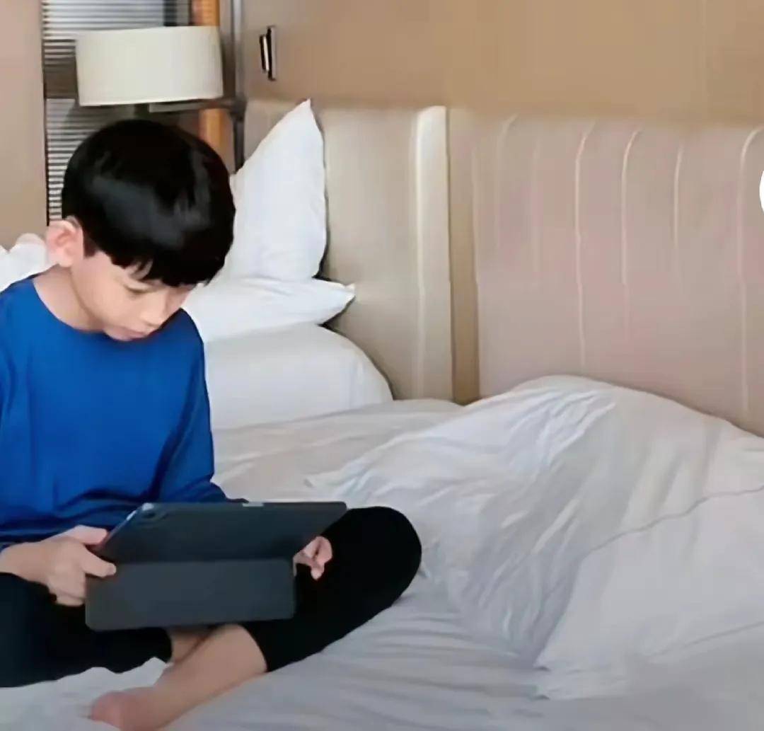 尊龙凯时·中国官方网站玥儿与张兰合影曝光